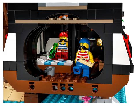 LEGO 21322 Piraten van Barracuda Baai